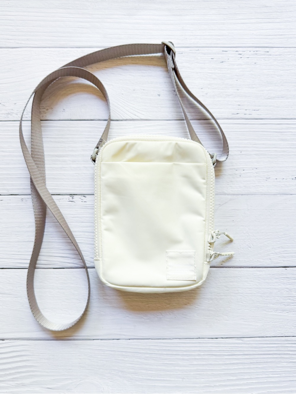 Lululemon Easy Access Crossbody Bag 1.5L - White/Cream